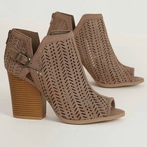 8.5 Daytrip heels!